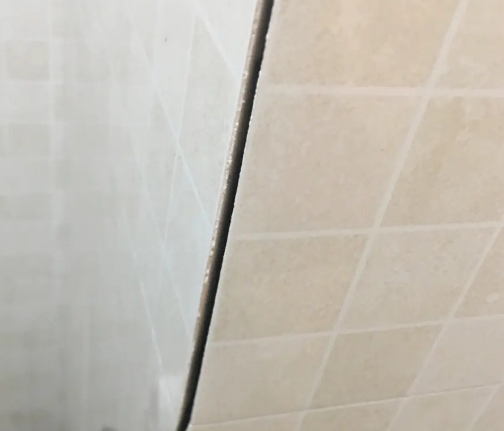 巧家瓷砖空鼓维修公司分享阳台瓷砖脱落的修复过程可以分为以下几个步骤